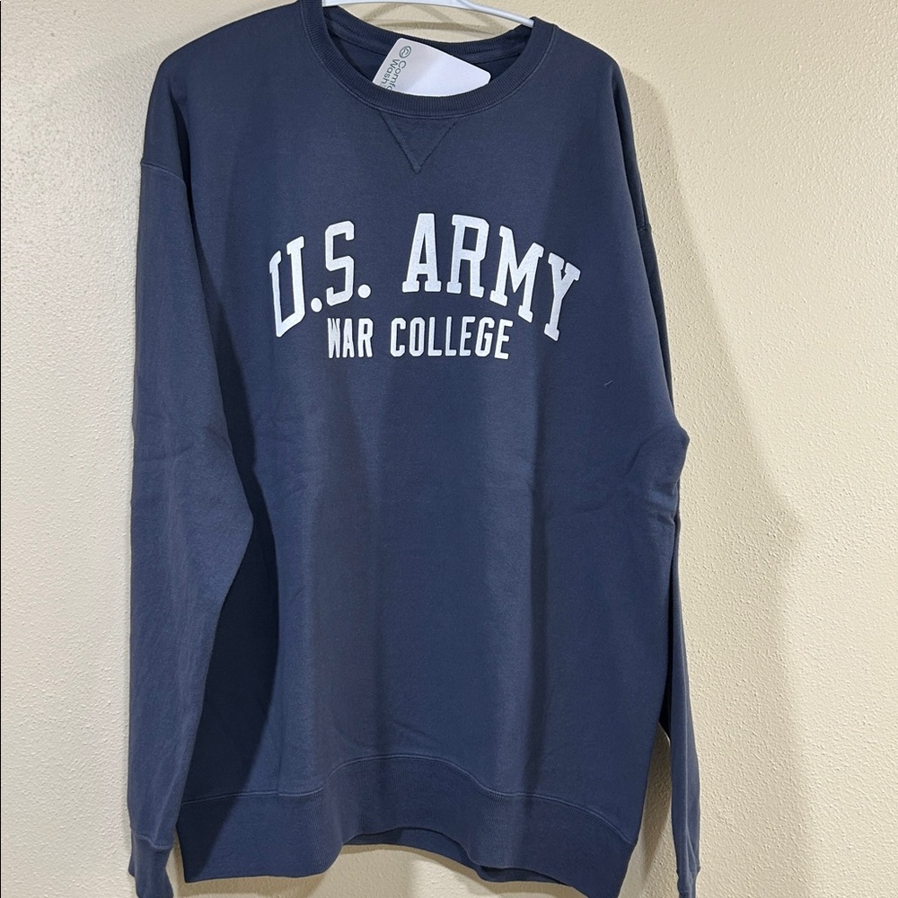 Interesting U.S. Army War College Sweatshirt Men’s Large NWT Retail $42